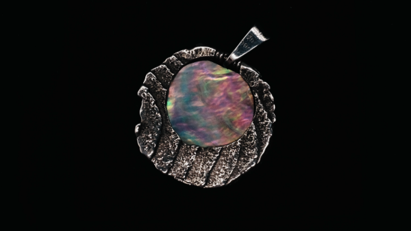 Pendentif nacré